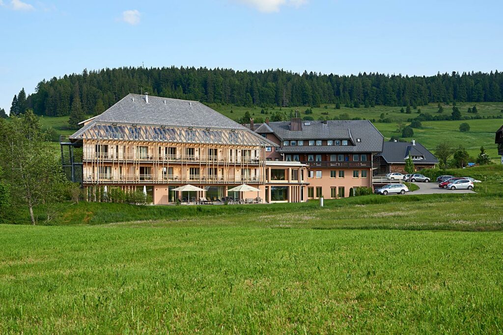 Glas Holz Schindelfassade