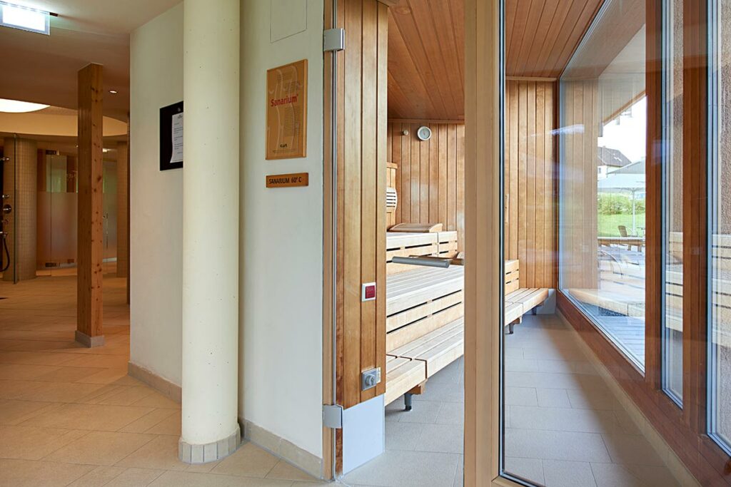 Glas Holz Schindelfassade