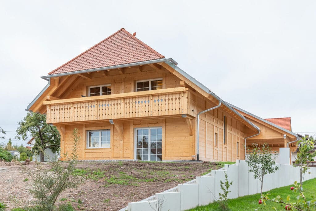 Ständer-Bohlen Fassade
