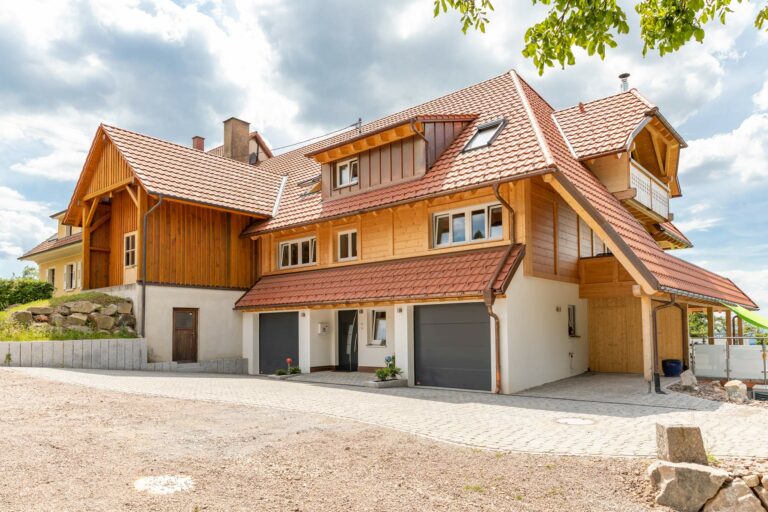 Ständer-Bohlen-Fassade