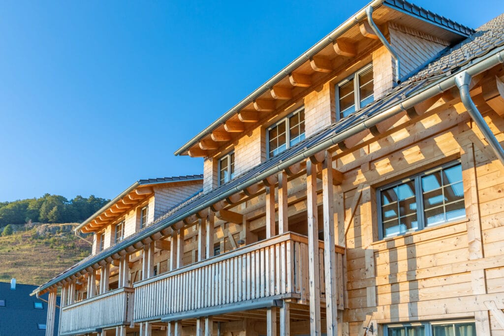 Mehrgeschossiges Holzhaus Dorf - Außen