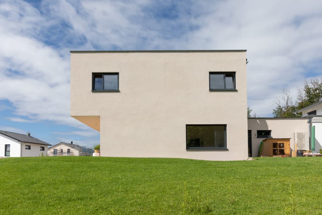 Modernes Holzhaus - 1–2 Familienhaus Außen